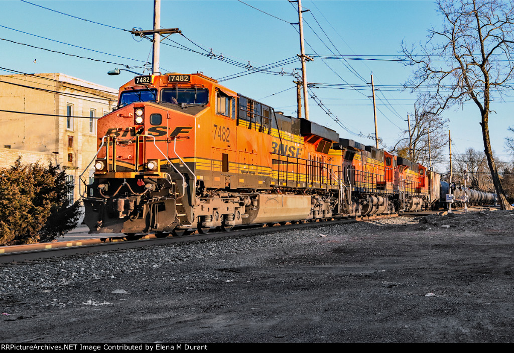 BNSF 7482 on B-117